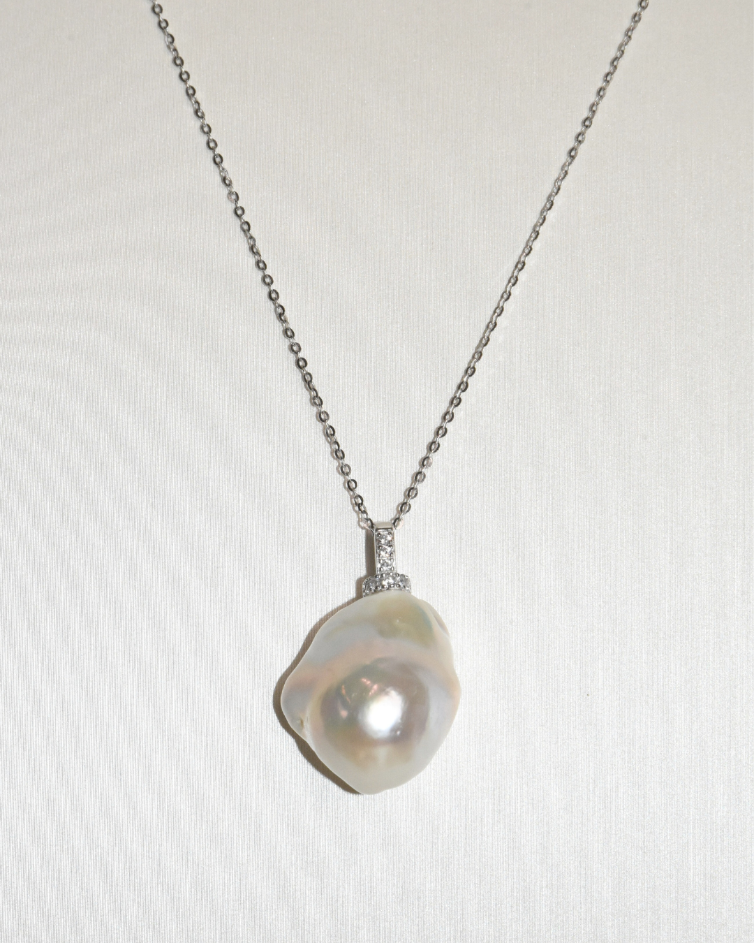3A Freshwater Baroque Necklace in Silver 925 WG Plated - Model A : Classic pendant - White (15 -17mm)