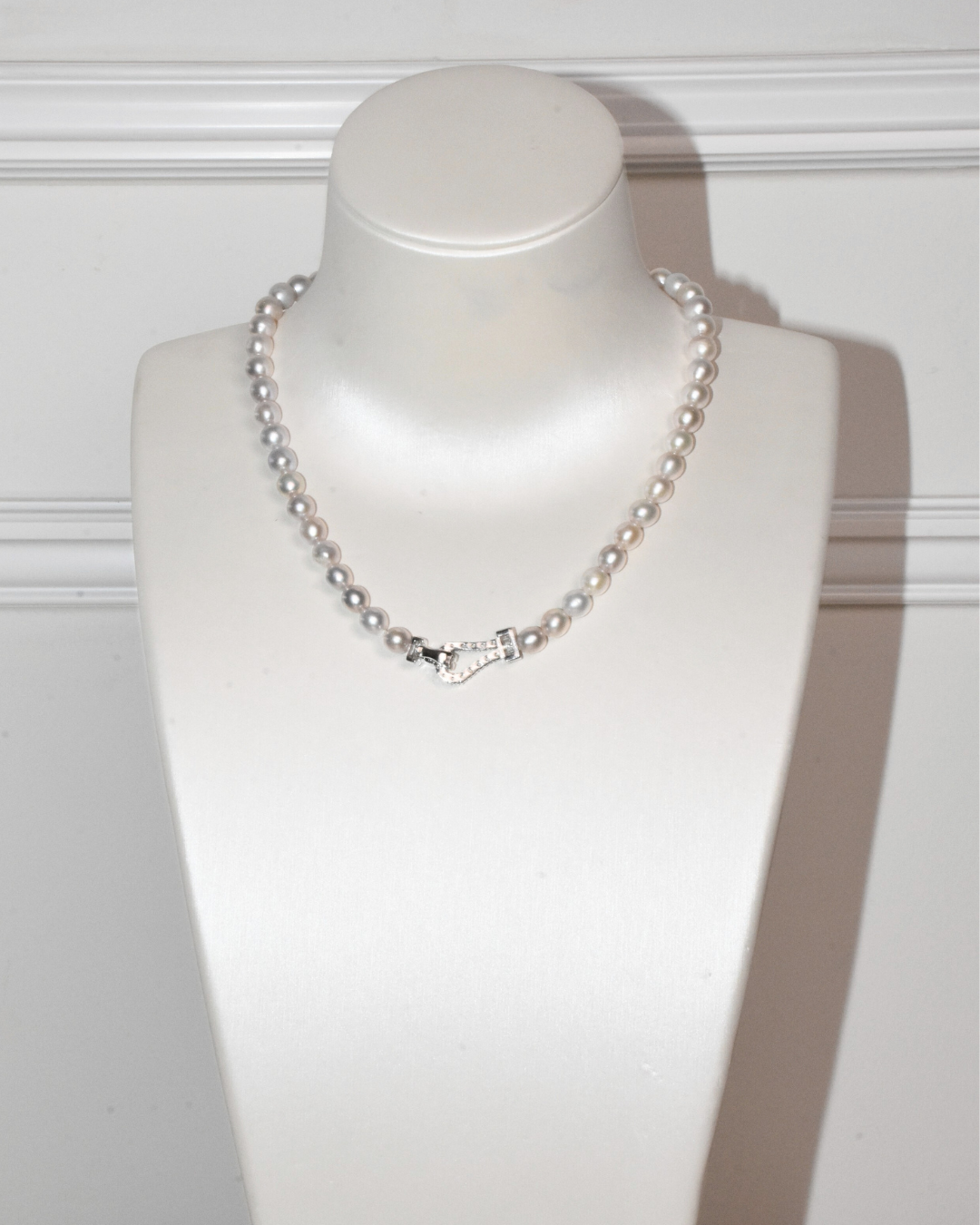 4A Freshwater Near Round Necklace in Silver 925 WG Plated - Crown Clasp - Silver/Grey (7 -8mm)