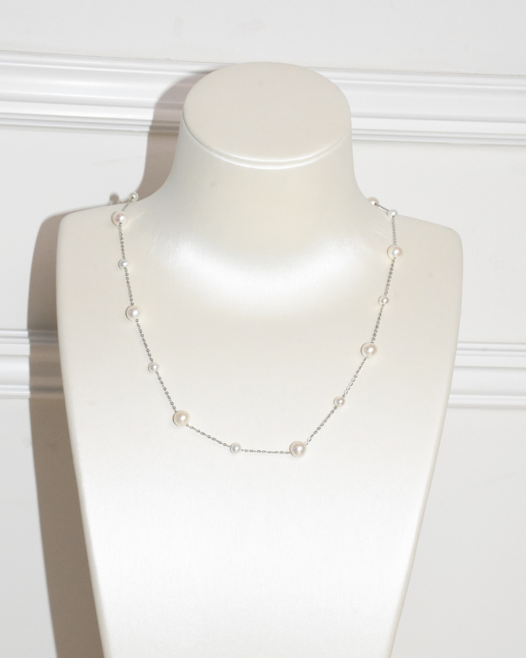 4A Freshwater Round Necklace in Silver 925 WG Plated - Graduated Mixed Pearls - White (4 -7mm)