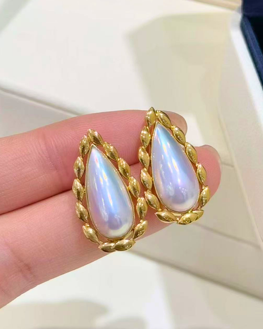 4A Mabé Earrings in 18K - Teardrop Seawater Mabé - White