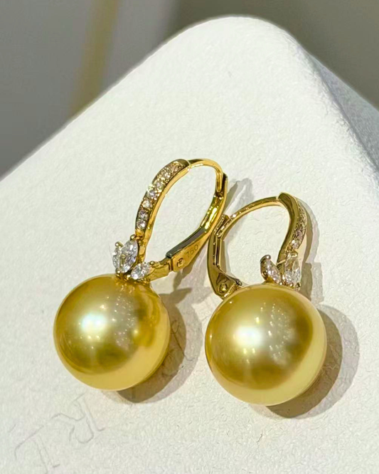 4A South Sea Golden Philippines Round Earring in 18K Gold - with Natural Diamond & PSL Certificate - Gold (11.2mm) D0.308ct