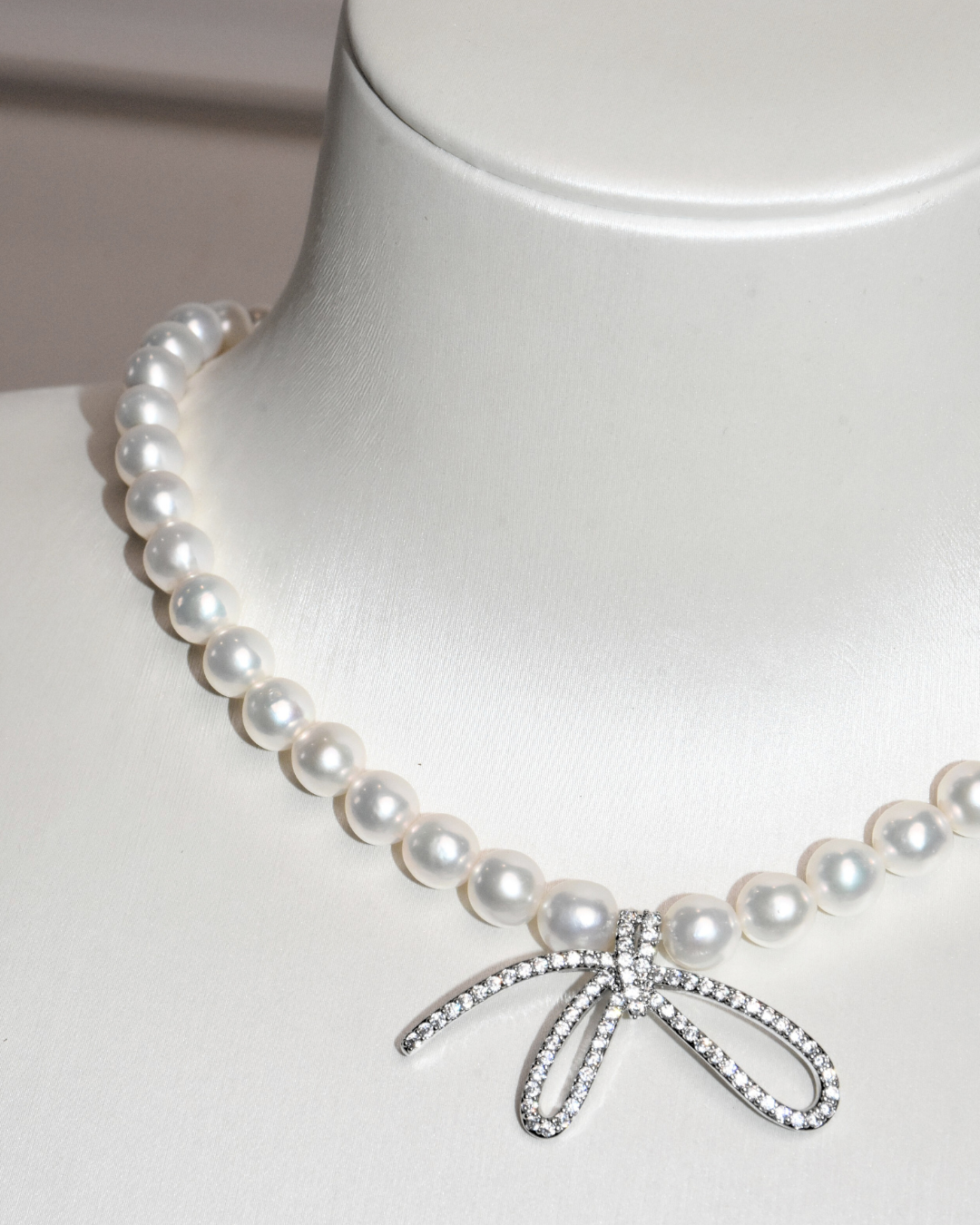 4A Freshwater Near Round Necklace in Copper - Ribbon Pendant - White (6 -7mm)