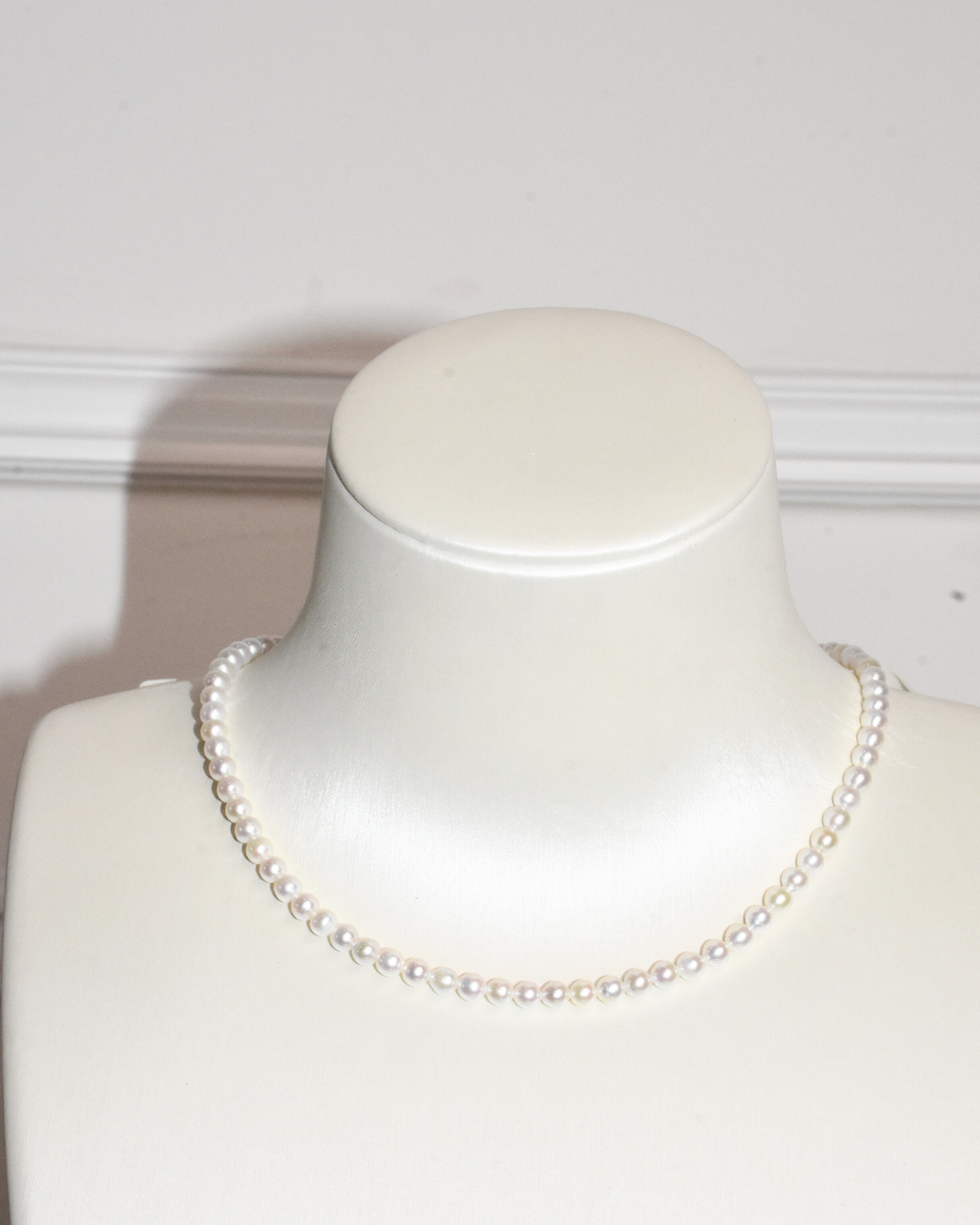 4A Freshwater Near Round Necklace in Silver 925 WG Plated - Heart Clasp - White (4 -5mm)