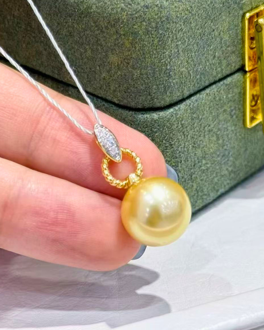 4A South Sea Golden Philippines Round Pendant in 18K Gold - with Natural Diamond - Gold (12-13mm)