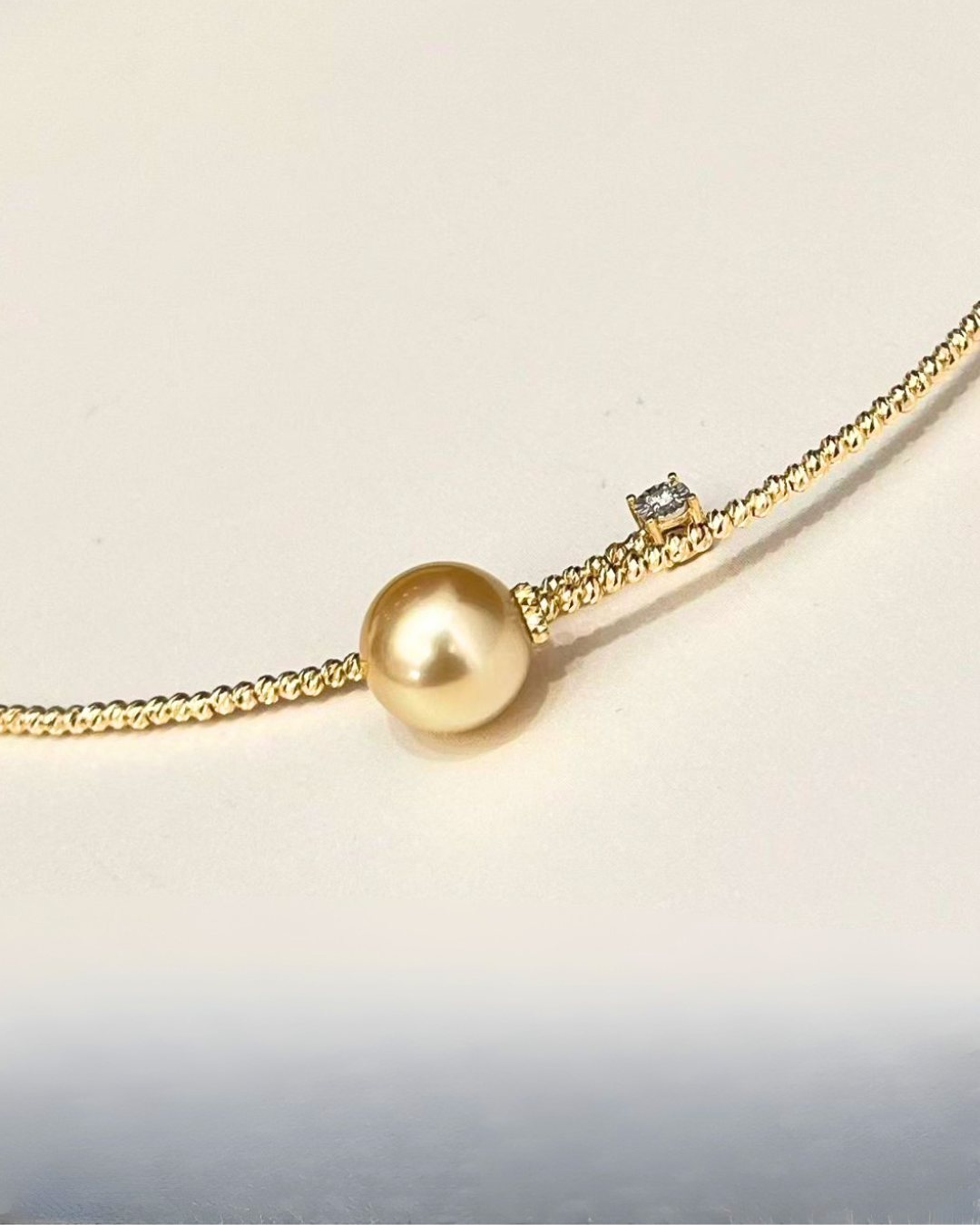 4A South Sea Golden Philippines Round Necklace in 18K Gold - Golden Orbit Torque Necklace - Gold (11-12mm) D0.03ct
