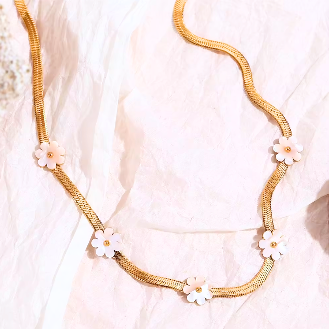 Summertime Shell Daisy Choker Necklace