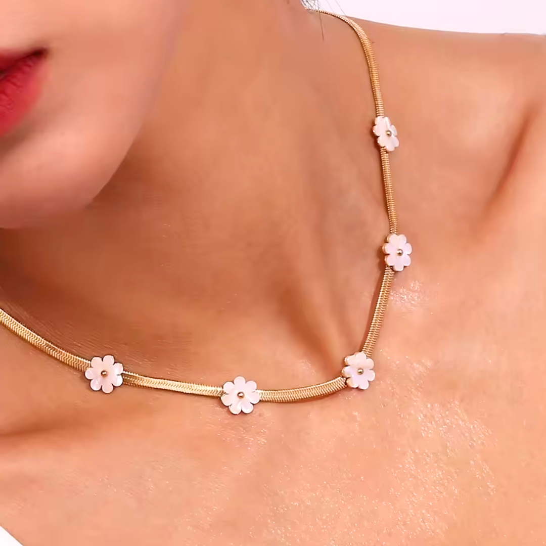 Summertime Shell Daisy Choker Necklace