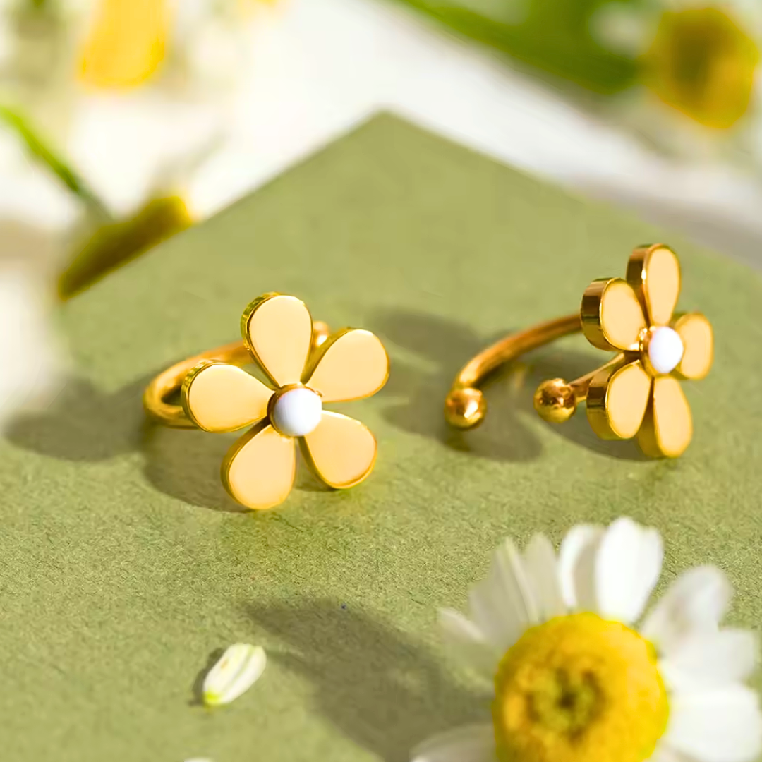 Summer White 5 Petals Daisy Flower Ear Cuff