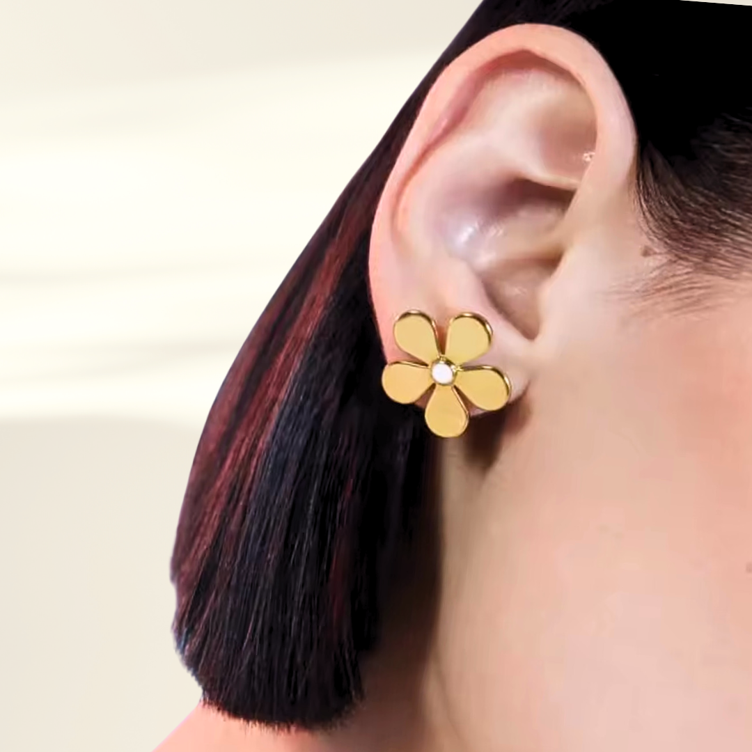 Summer White 5 Petals Daisy Flower Earrings