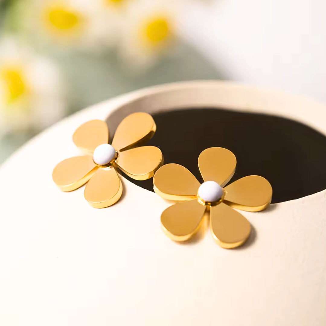 Summer White 5 Petals Daisy Flower Earrings