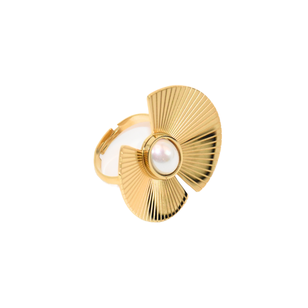Repetitive Gold Shell Pearl Ring