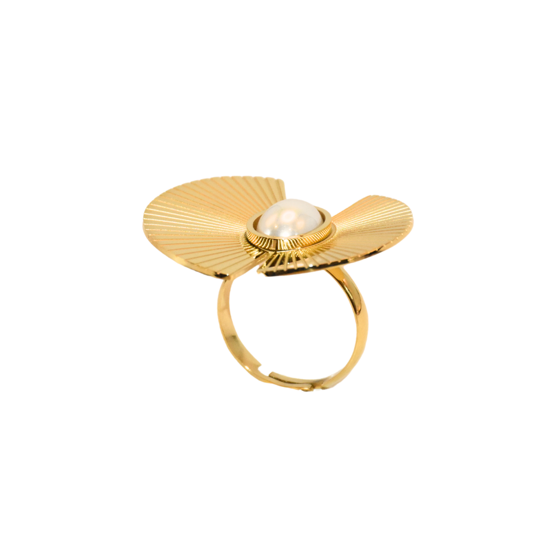 Repetitive Gold Shell Pearl Ring