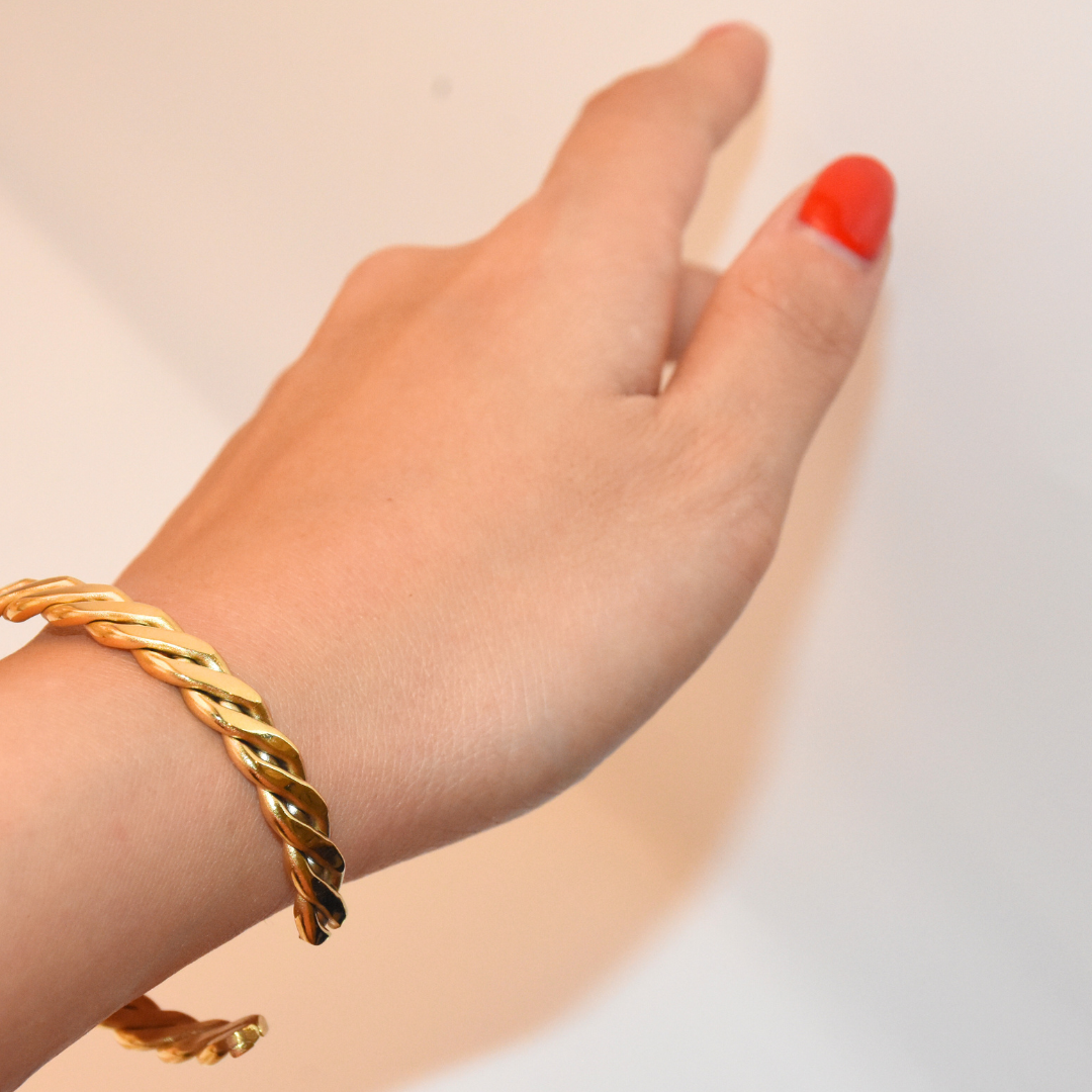Golden Twirl Open Bangle