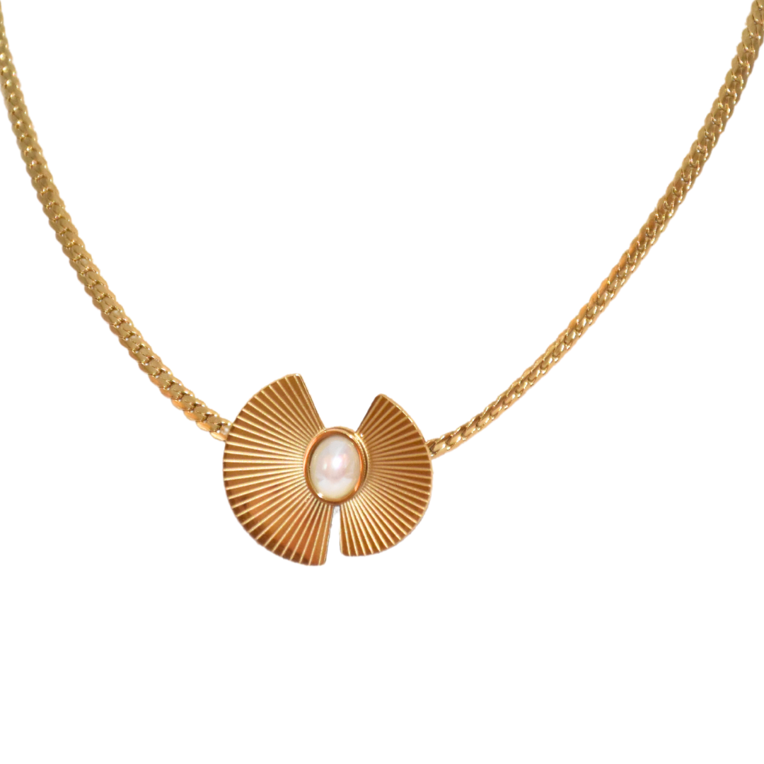 Repetitive Gold Shell Pearl Necklace