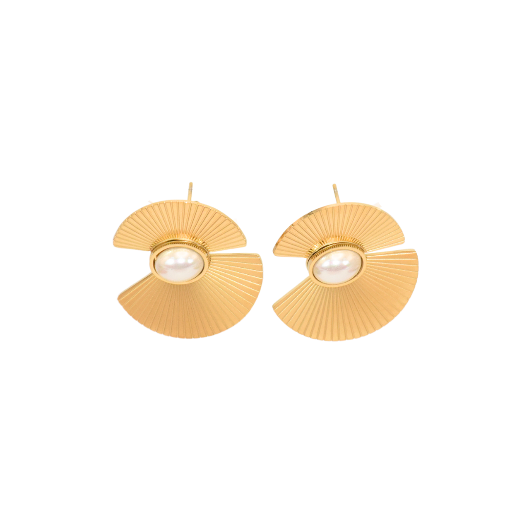 Repetitive Gold Shell Pearl Stud Earrings