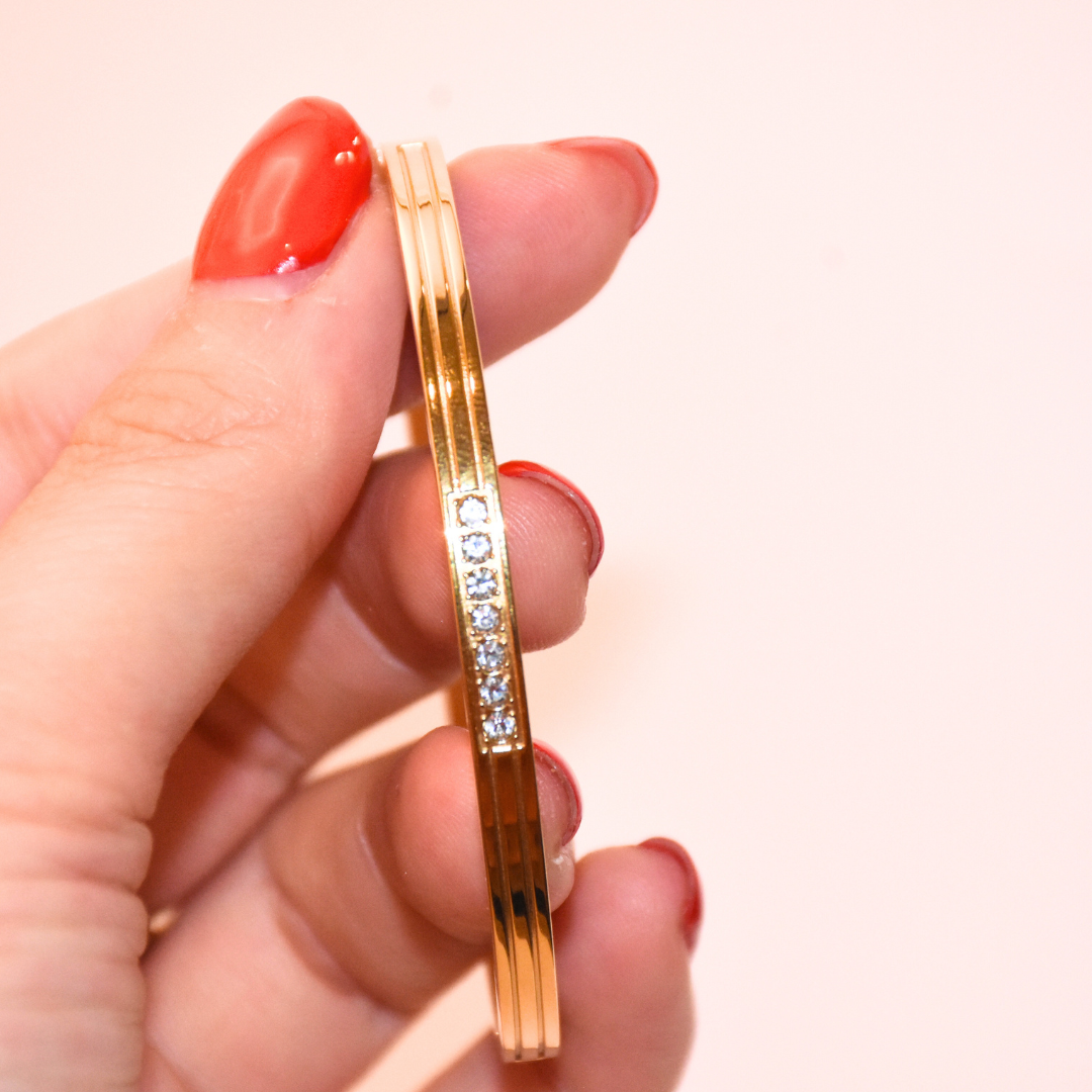 Chic Zirconia Sleek Bangle