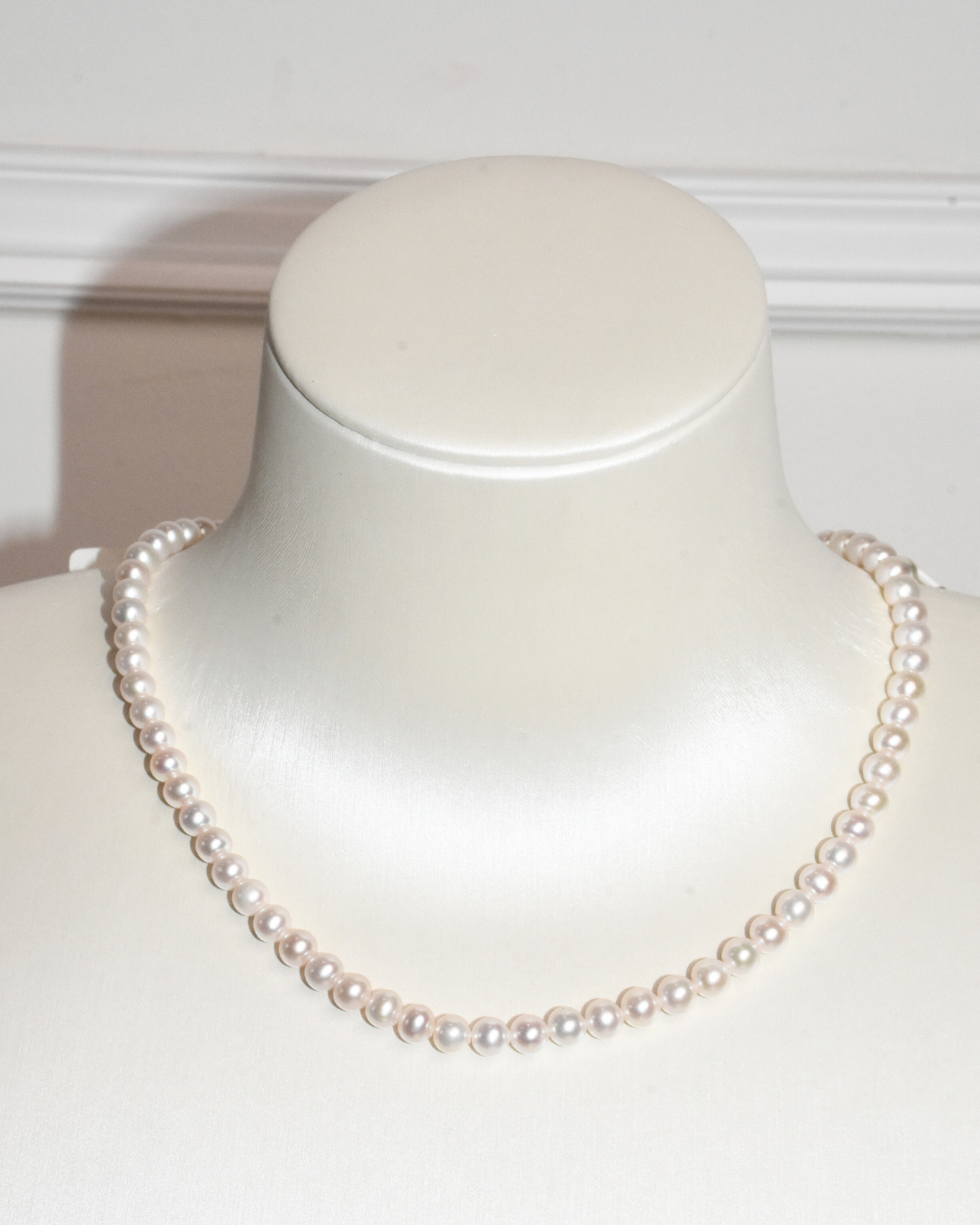4A Freshwater Round Necklace in Silver 925 WG Plated - Flower Clasp - Rose Overtone (5 -6mm)