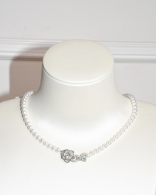 5A Freshwater Round Necklace in Silver 925 WG Plated - Double flower clasp  - White (5 -6mm)