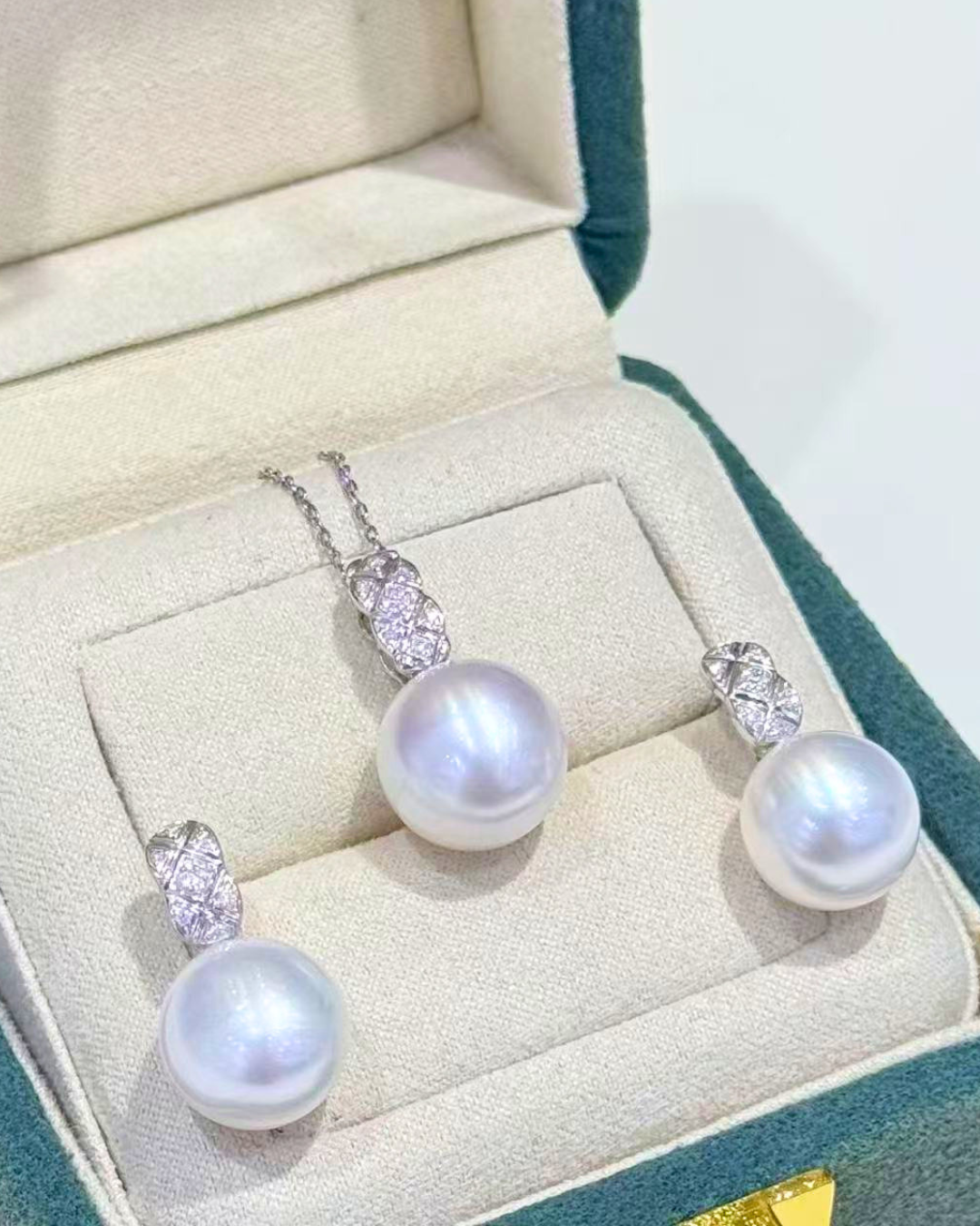 5A South Sea White Australia Round Set in 18K White Gold - Earrings & Necklace Set - White (13-14mm)