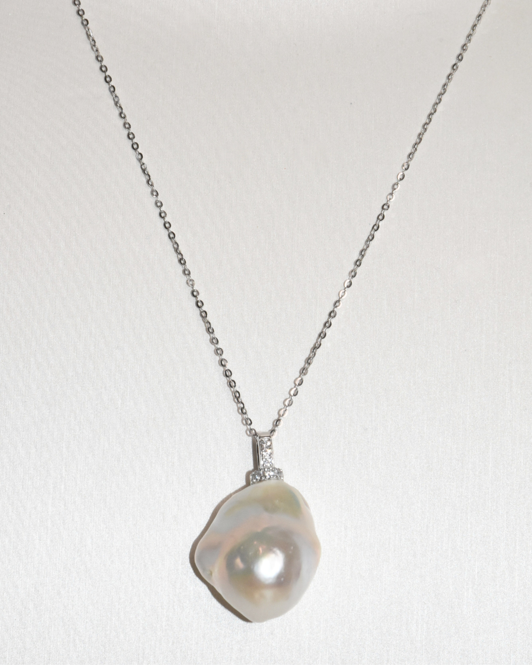 3A Freshwater Baroque Necklace in Silver 925 WG Plated - Model A : Classic pendant - White (15 -17mm)