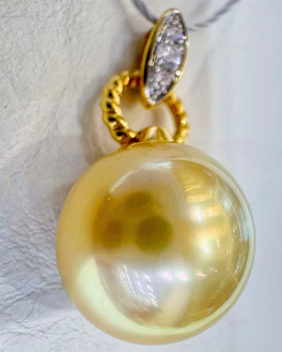 4A South Sea Golden Philippines Round Pendant in 18K Gold - with Natural Diamond - Gold (12-13mm)