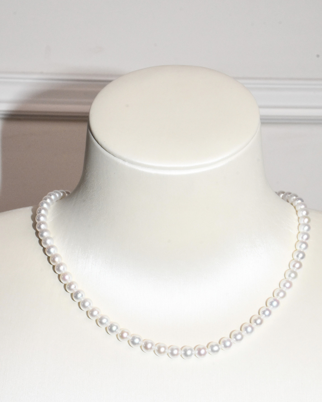 5A Freshwater Round Necklace in Silver 925 WG Plated - Double flower clasp  - White (5 -6mm)
