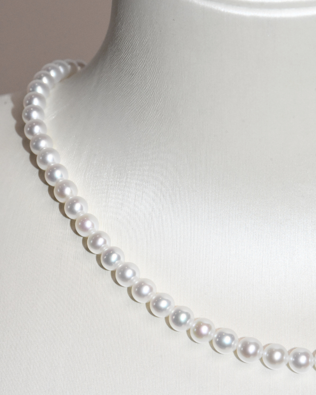 5A Freshwater Round Necklace in Silver 925 WG Plated - Double flower clasp  - White (5 -6mm)