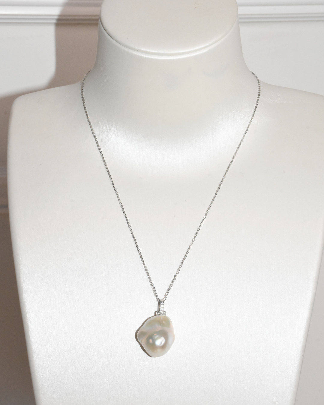 3A Freshwater Baroque Necklace in Silver 925 WG Plated - Model A : Classic pendant - White (15 -17mm)