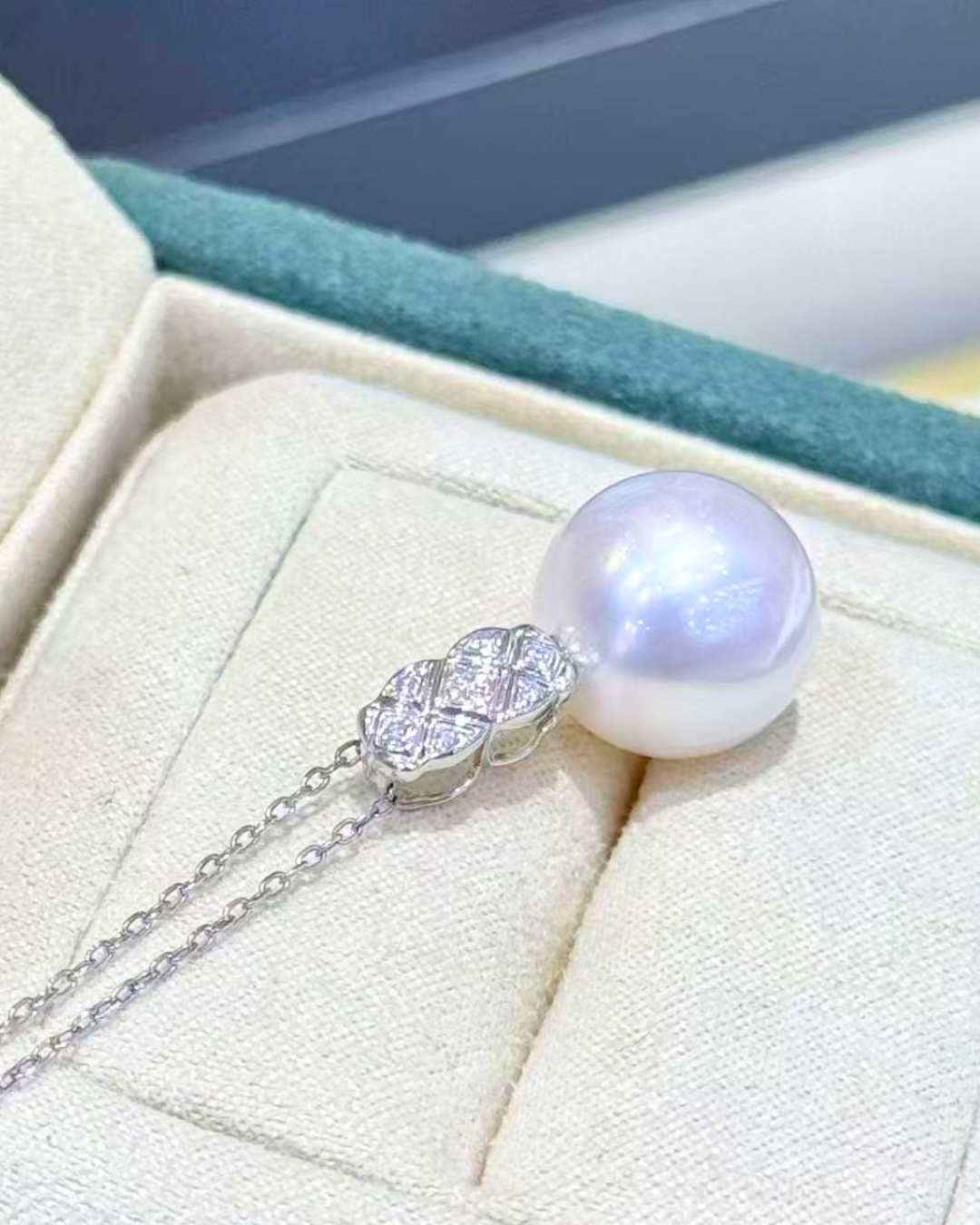 5A South Sea White Australia Round Set in 18K White Gold - Earrings & Necklace Set - White (13-14mm)