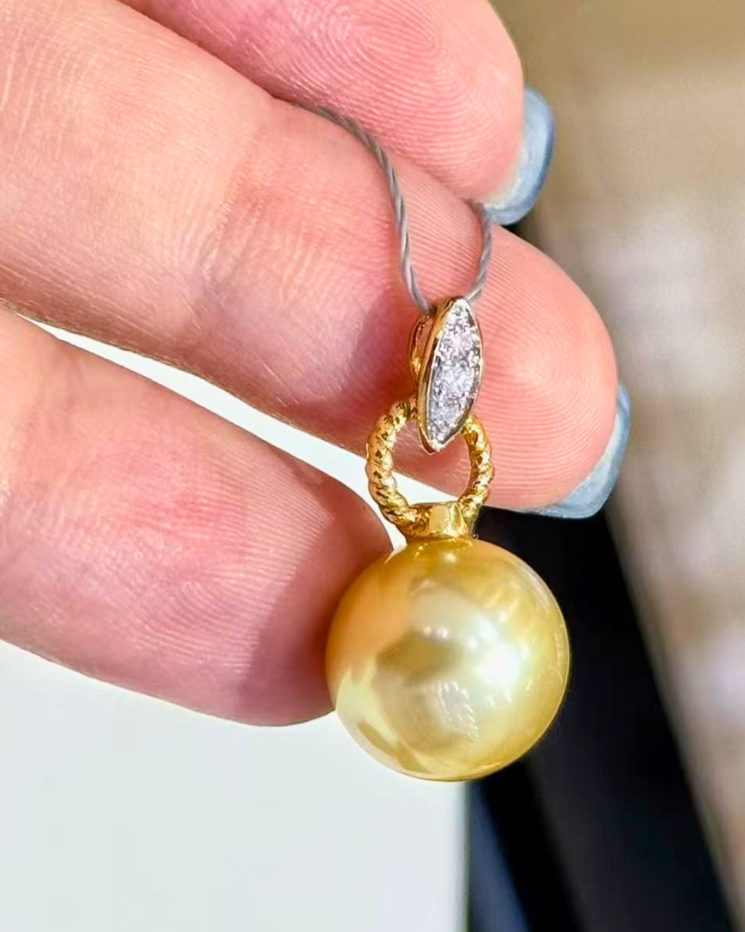 4A South Sea Golden Philippines Round Pendant in 18K Gold - with Natural Diamond - Gold (12-13mm)