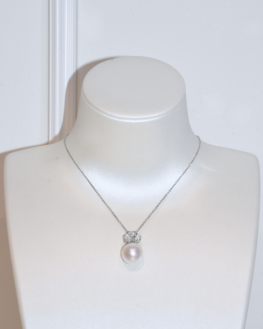 5A Freshwater Round Necklace in Silver 925 WG Plated - Clover CZ Pendant - White (14mm)