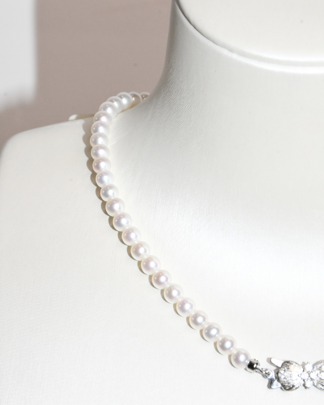5A Freshwater Round Necklace in Silver 925 WG Plated - Elegant Ribbon - White ( mm)