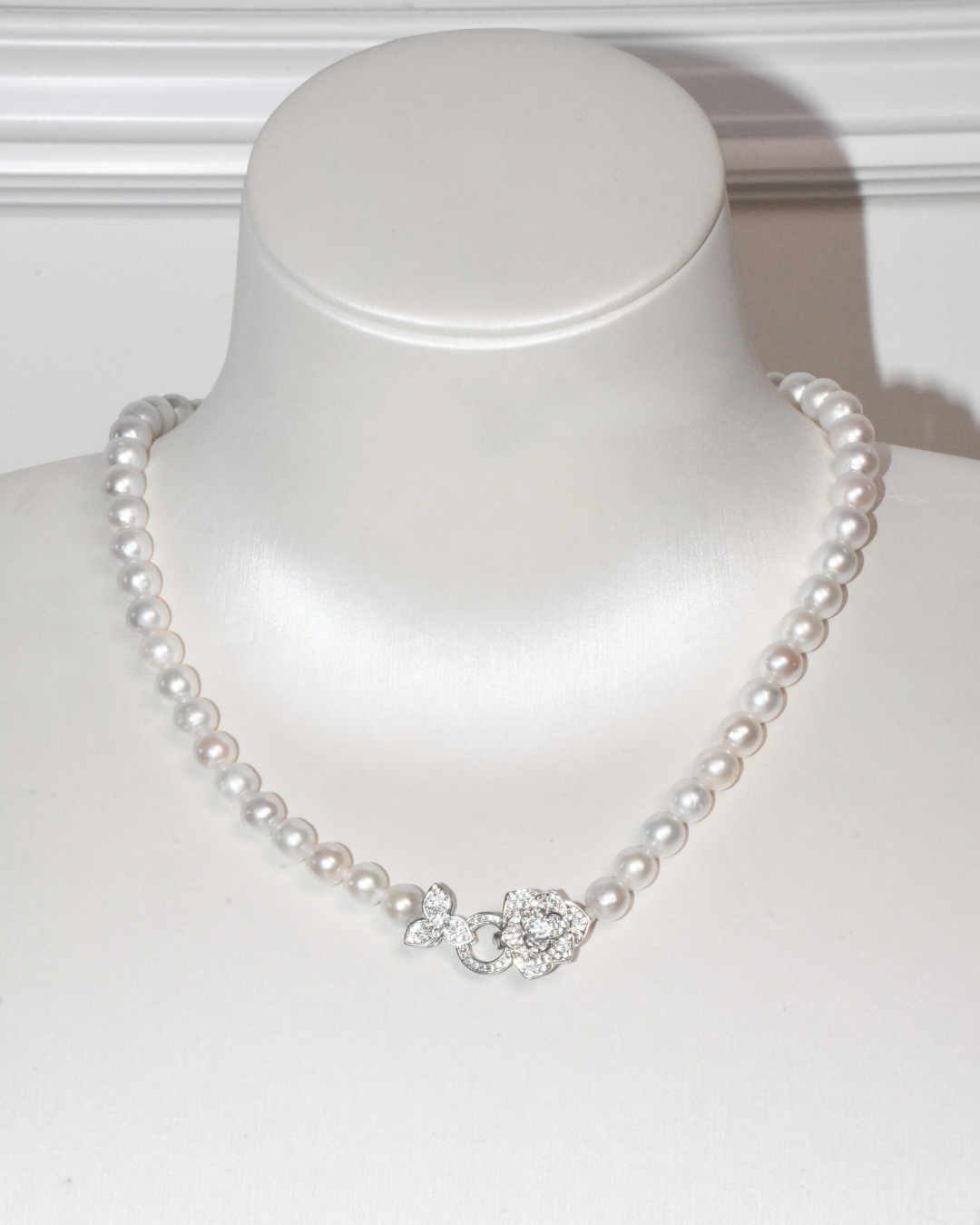 4A Freshwater Near Round Necklace in Silver 925 WG Plated - Double flower clasp  - White (7 -8mm)