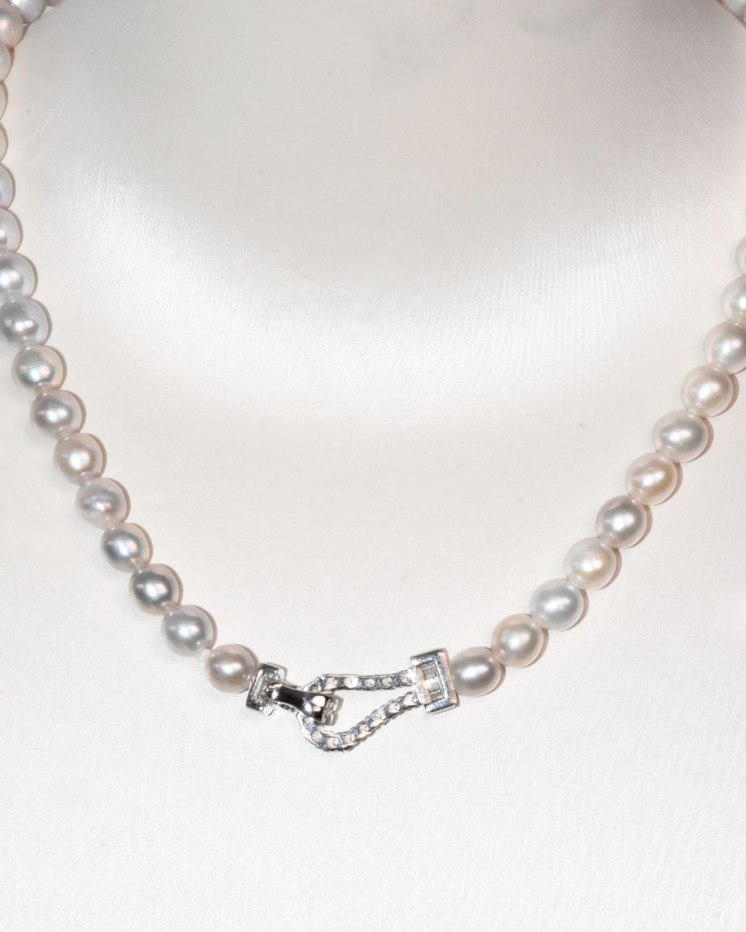 4A Freshwater Near Round Necklace in Silver 925 WG Plated - Crown Clasp - Silver/Grey (7 -8mm)