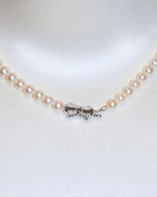 4A Akoya Round Necklace in Silver 925 WG Plated - Classic Ribbon with CZ Clasp - White (6 -7mm)