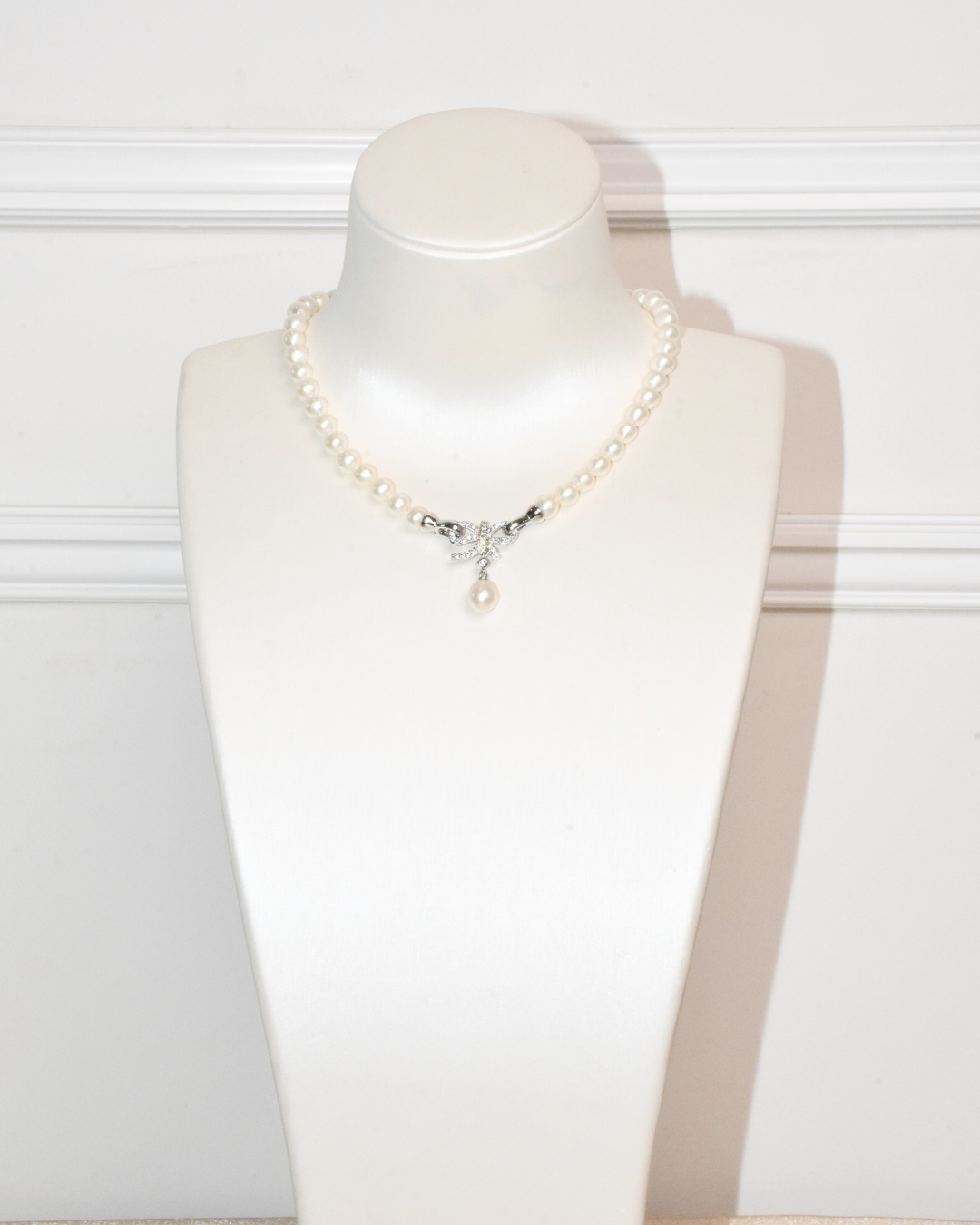 4A Freshwater Near Round Necklace in Copper - Ribbon Clasp with pearl drop - White (7 -9mm)