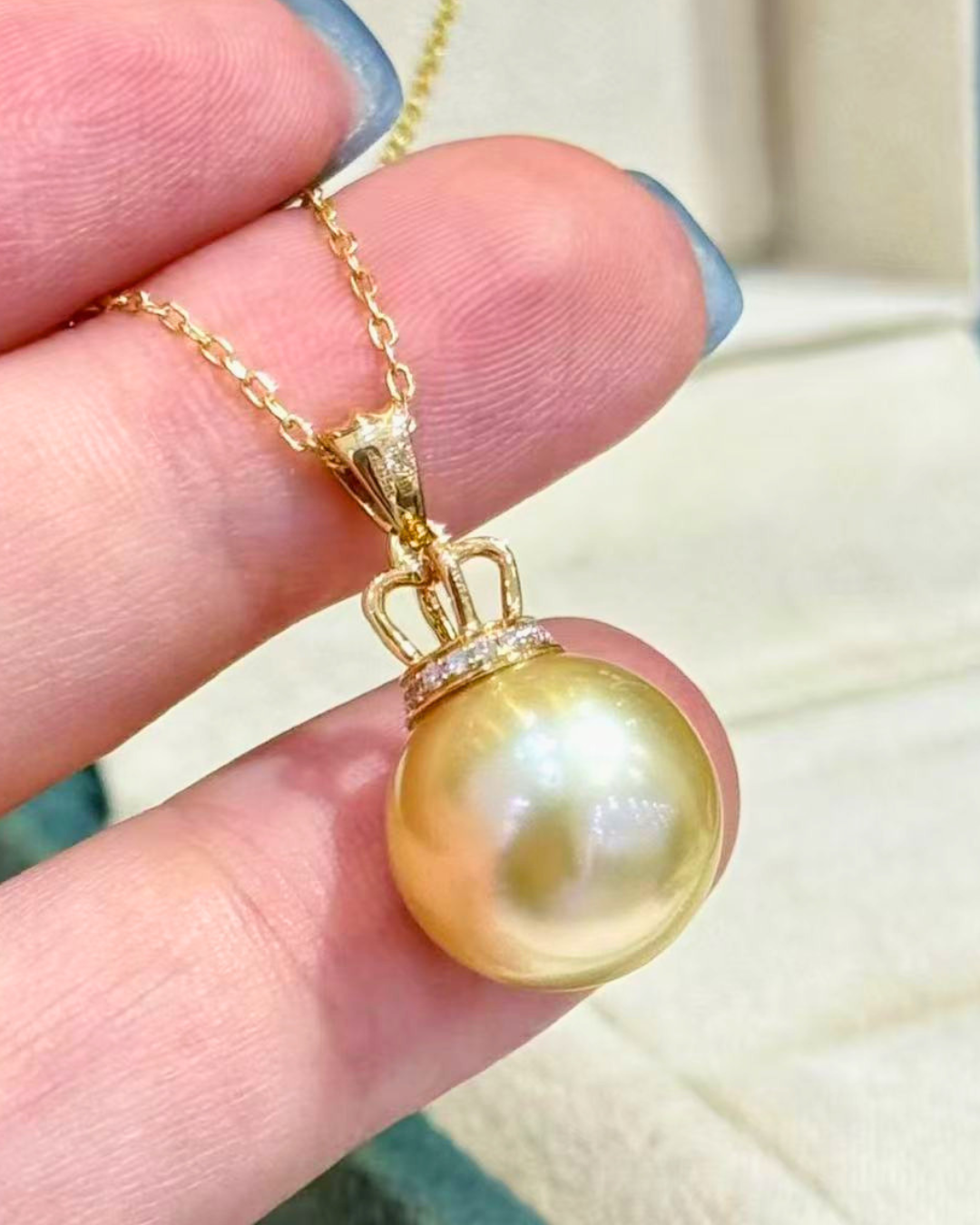4A South Sea Golden Philippines Round Necklace in 18K Gold - with Natural Diamond - Gold (12-13mm)