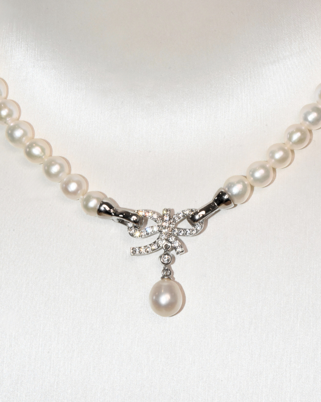 4A Freshwater Near Round Necklace in Copper - Ribbon Clasp with pearl drop - White (7 -9mm)