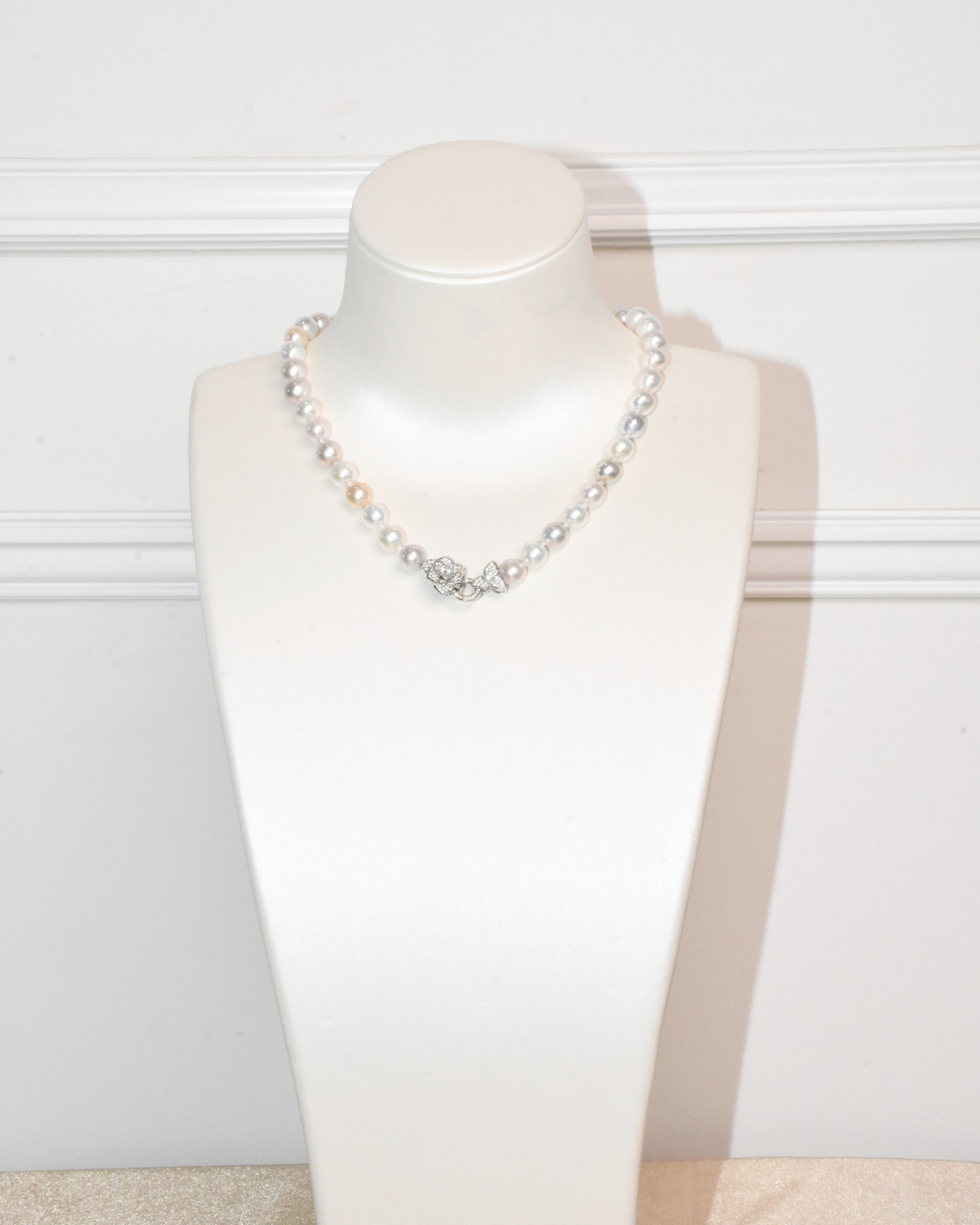 4A Freshwater Round Necklace in Silver 925 WG Plated - Double flower clasp  - Silver/Grey (7 -8mm)