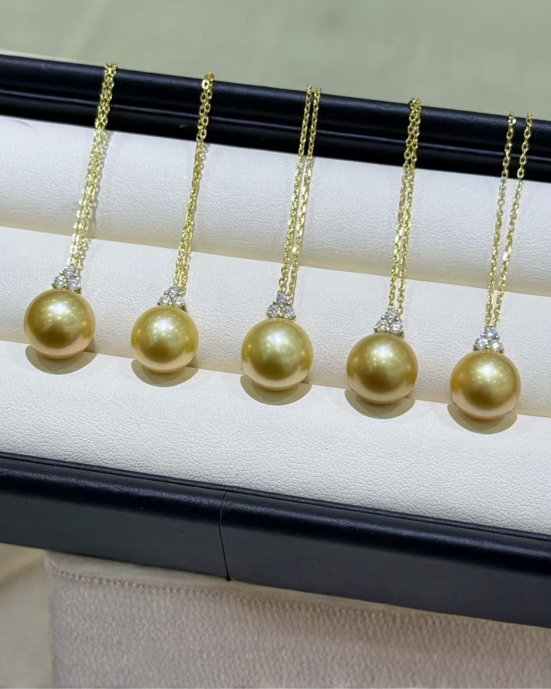4A South Sea Golden Philippines Round Necklace in 18K Gold - with Moissanite - Gold (11-12mm)