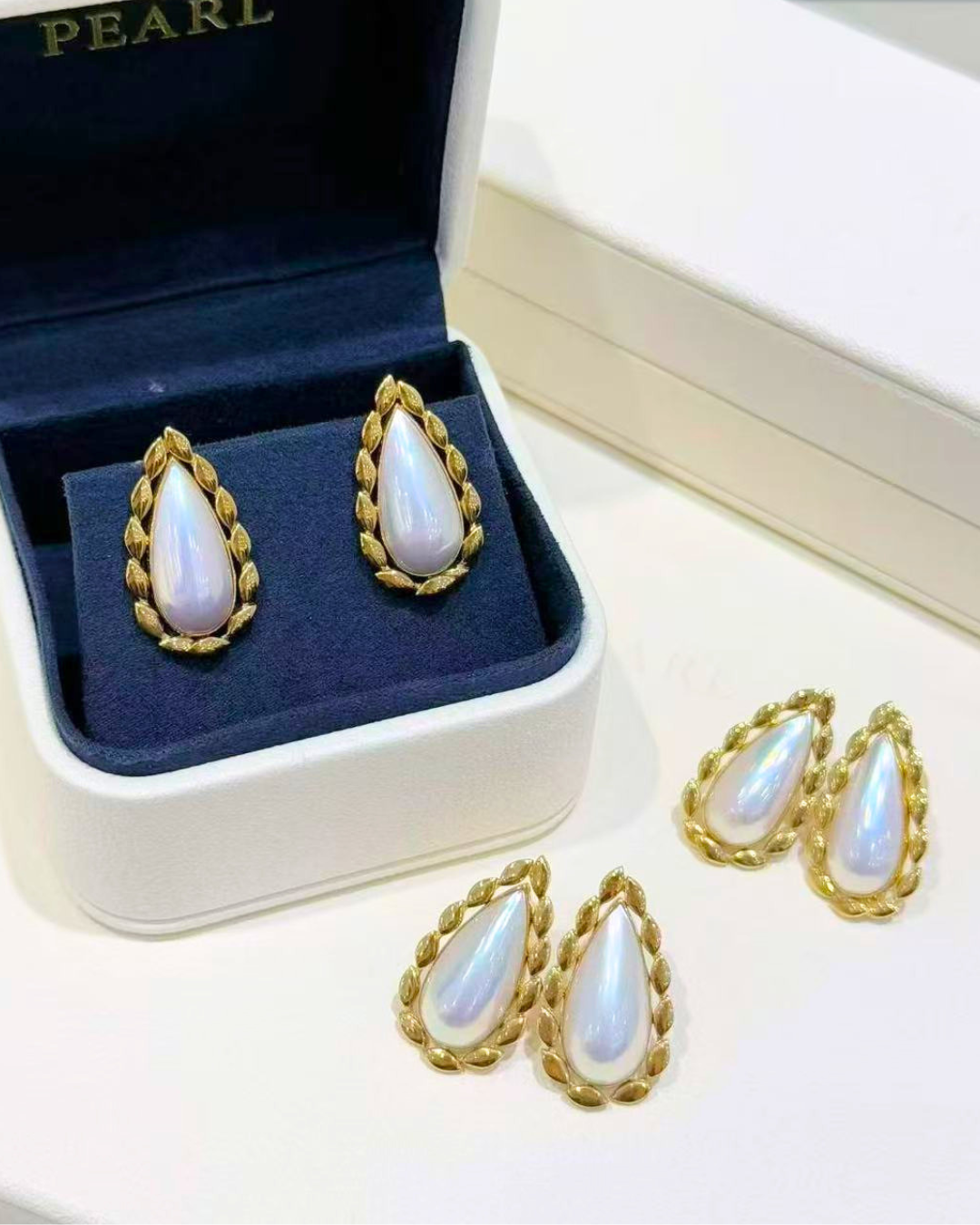 4A Mabé Earrings in 18K - Teardrop Seawater Mabé - White