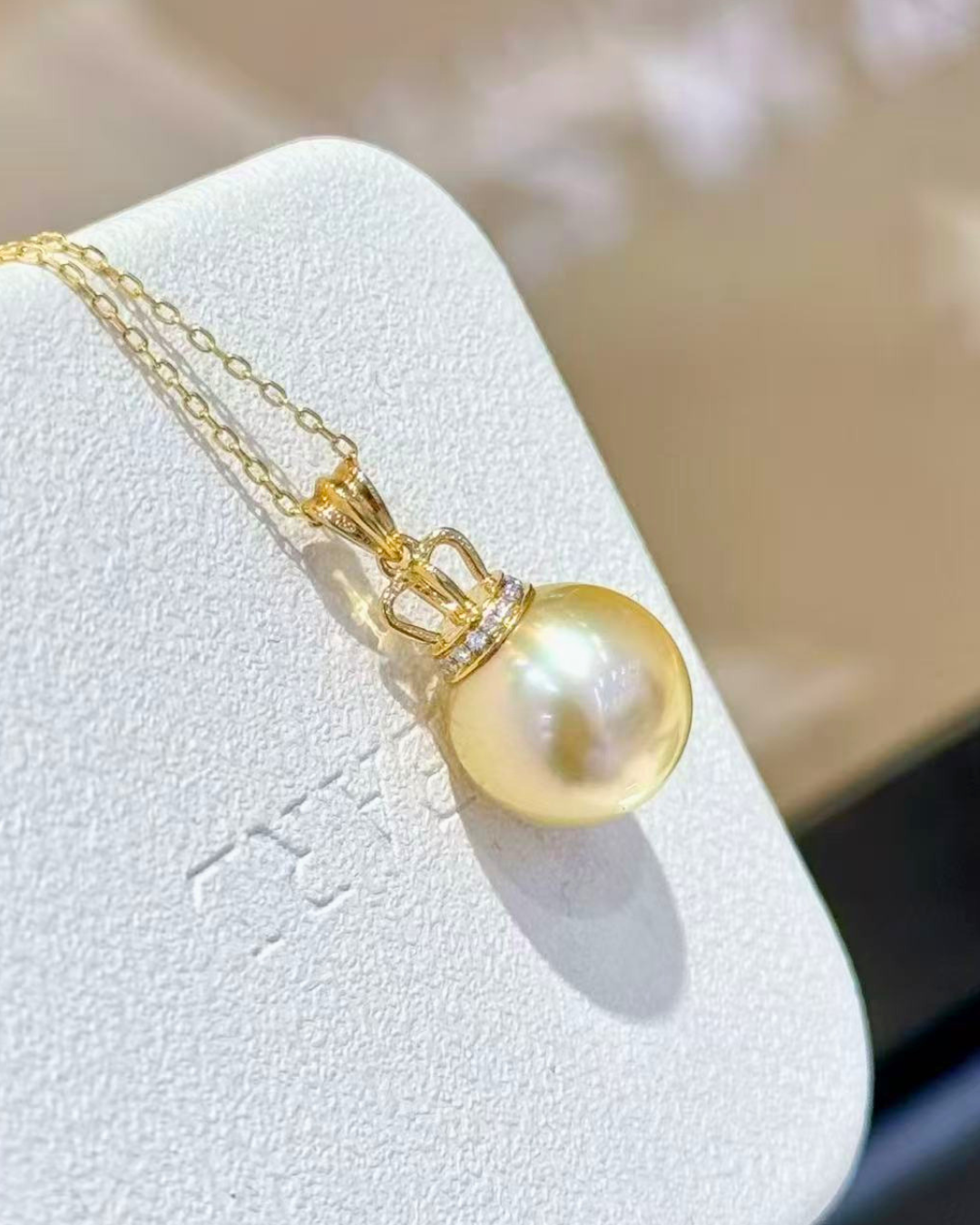 4A South Sea Golden Philippines Round Necklace in 18K Gold - with Natural Diamond - Gold (12-13mm)