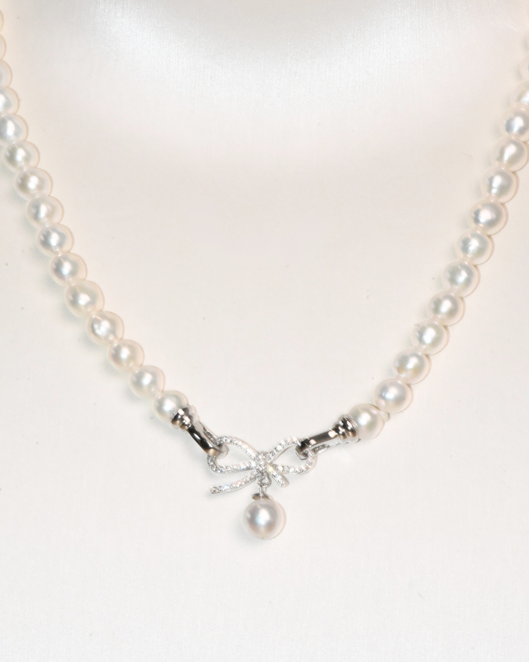 4A Freshwater Near Round Necklace in Silver 925 WG Plated - Ribbon Clasp with pearl drop - White (8 -9mm)