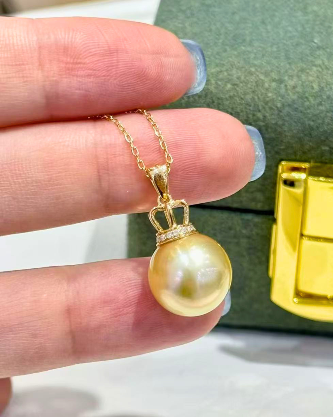 4A South Sea Golden Philippines Round Necklace in 18K Gold - with Natural Diamond - Gold (12-13mm)