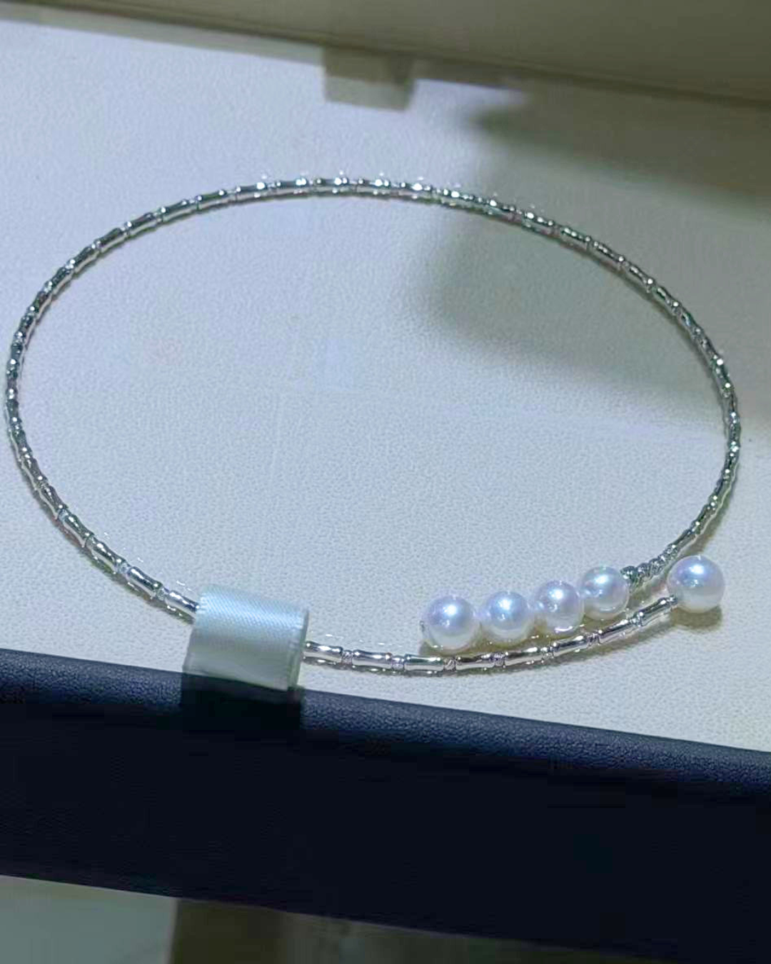 4A Freshwater Round Necklace in Silver 925 White Gold Plated - Cinq Bar Necklace - White (8-9mm)