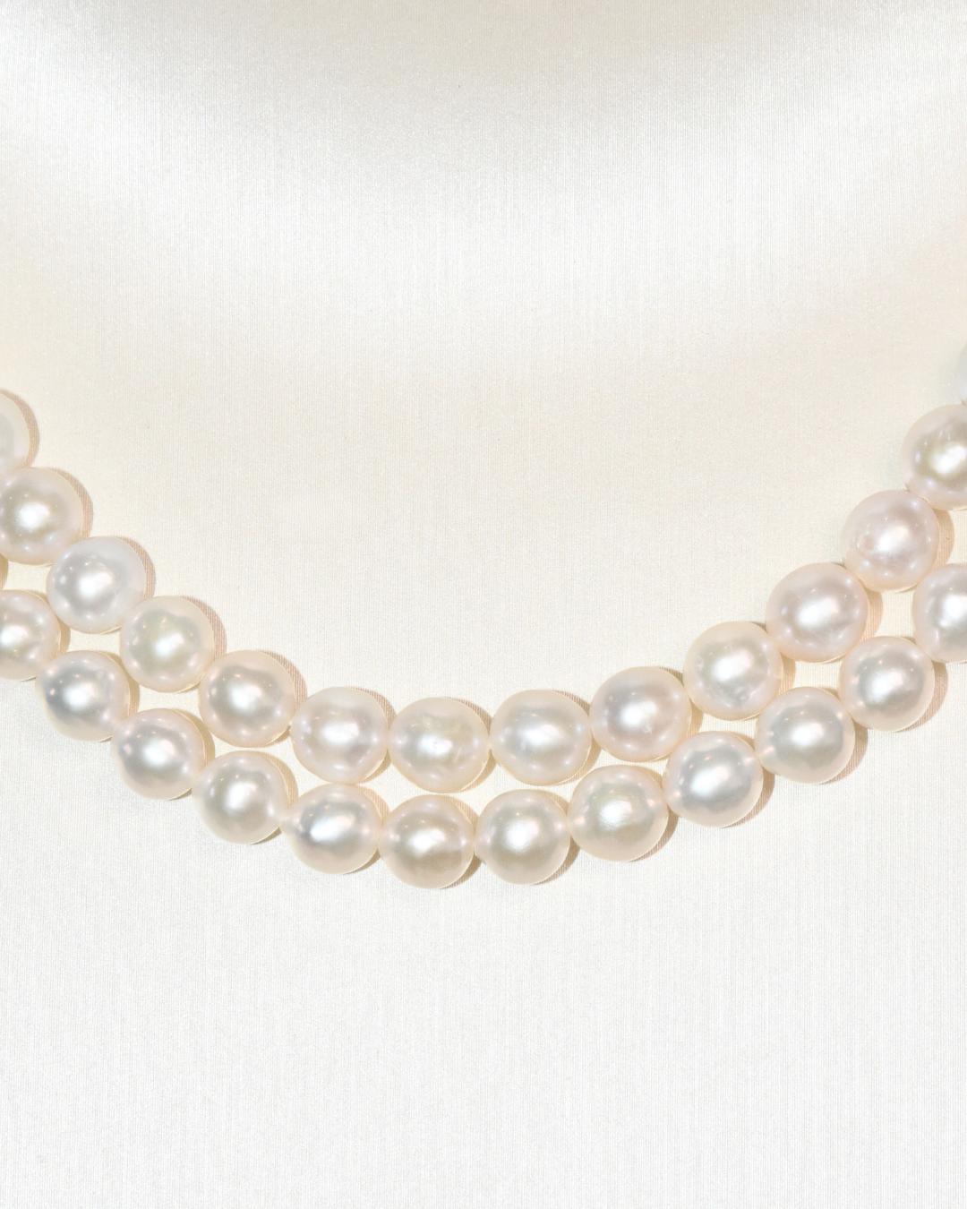4A Freshwater Near Round Necklace in Silver 925 WG Plated - Double strand layers with ribbon Flower - O- Clasp  - White (7 -8mm)