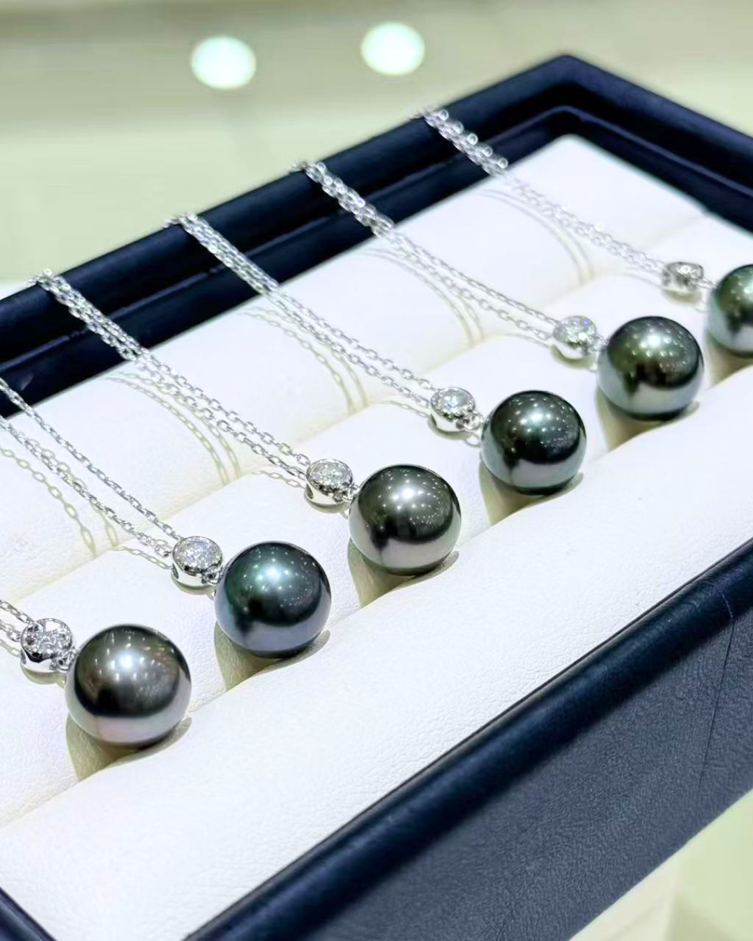 4A Tahitian Round Necklace in 18K White Gold - With Moissanite - Green (10-11mm)