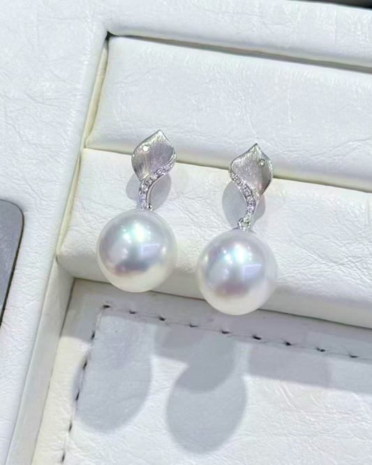5A South Sea White Australia Oval Earring in 18K White Gold - Aurora Leaf Drop with Natural Diamond - White (10-11mm) D0.09ct