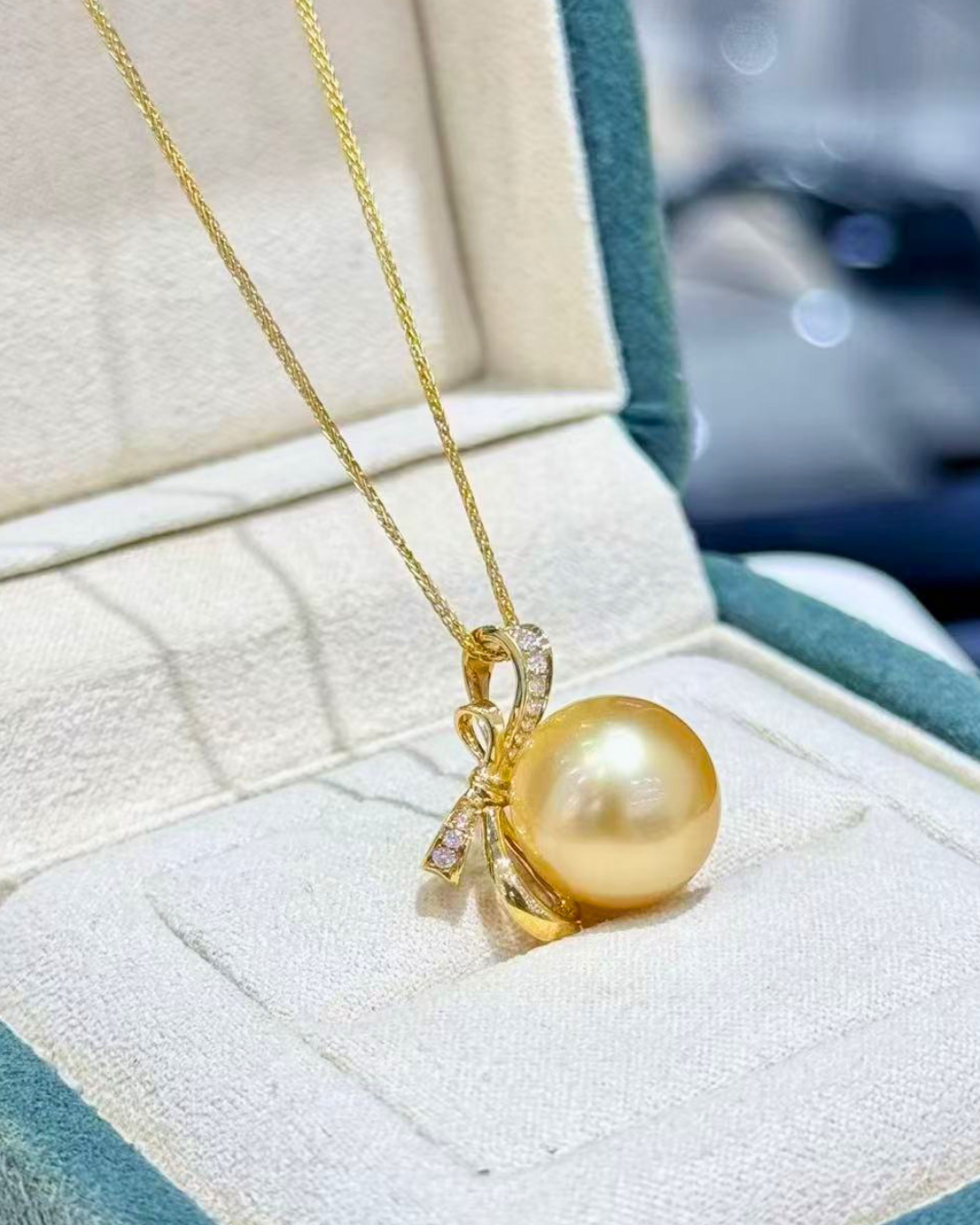 4A South Sea Golden Philippines Round Necklace in 18K Gold - with Natural Diamond - Gold (13-14mm)