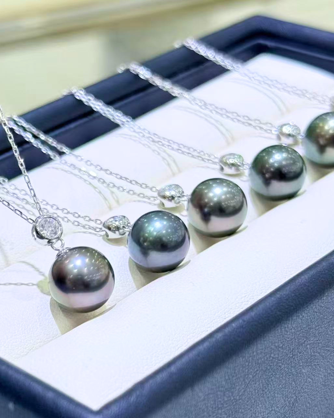 4A Tahitian Round Necklace in 18K White Gold - With Moissanite - Green (10-11mm)